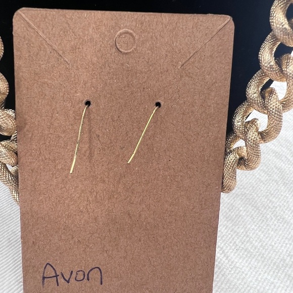 4 Pieces of Avon Jewelry - 3 pair of earrings and 1 necklace. Vintage - Picture 11 of 15